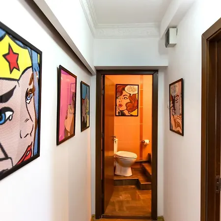 Vibrant Charm - Cozy In The Heart Of The Apartment