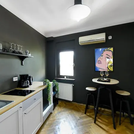 Vibrant Charm - Cozy In The Heart Of The Bukarest