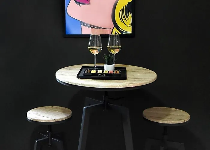 Апартаменти Vibrant Charm - Cozy In The Heart Of The