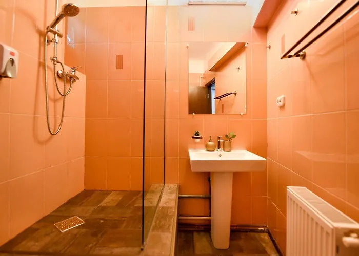 Апартаменти Vibrant Charm - Cozy In The Heart Of The