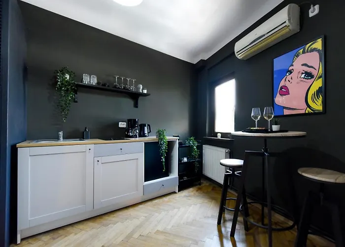Vibrant Charm - Cozy In The Heart Of The Апартаменти Бухарест