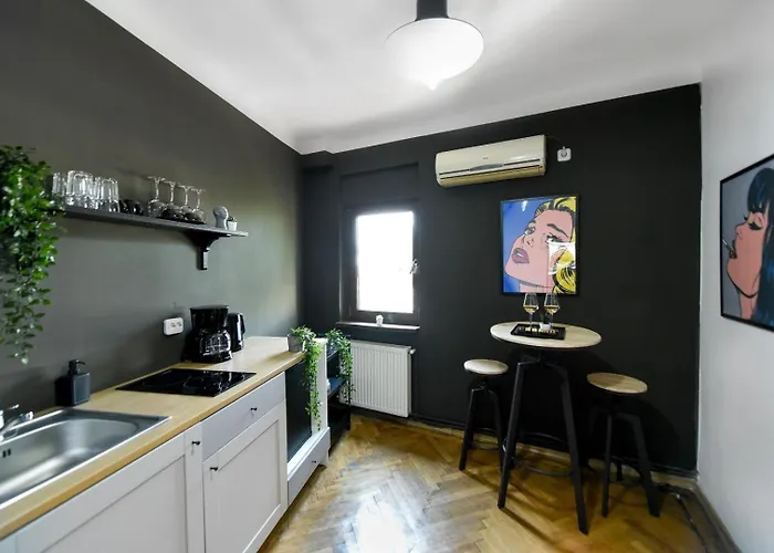 Vibrant Charm - Cozy In The Heart Of The Бухарест