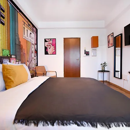 Vibrant Charm - Cozy In The Heart Of The Apartment *