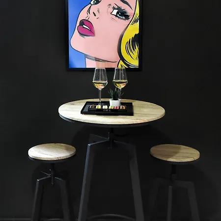 Apartamento Vibrant Charm - Cozy In The Heart Of The